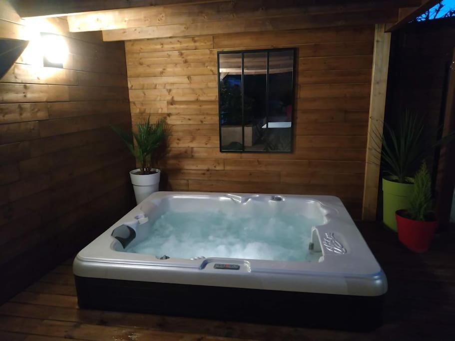Apartament Studio Jacuzzi Prive A 8 Min A Pied De La Plage La Ciotat Zewnętrze zdjęcie